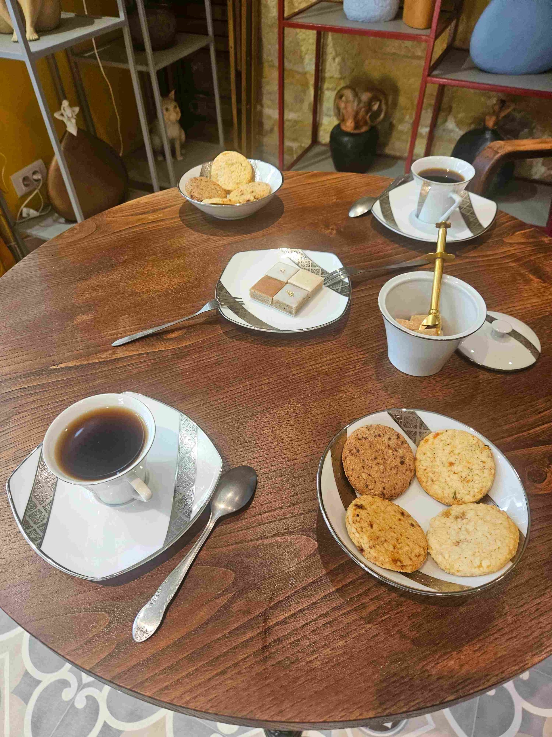 Pause café gourmand à Sarlat, Dordogne