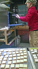 glaçage des calissons réalisés pendant l’atelier